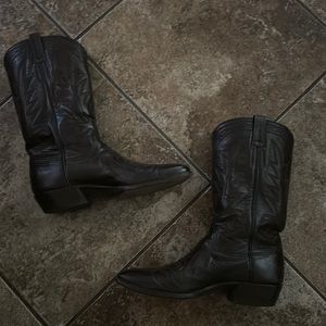 Boots( cowboy boots)embroided stitching